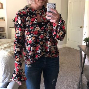 Floral blouse with keyhole front/back